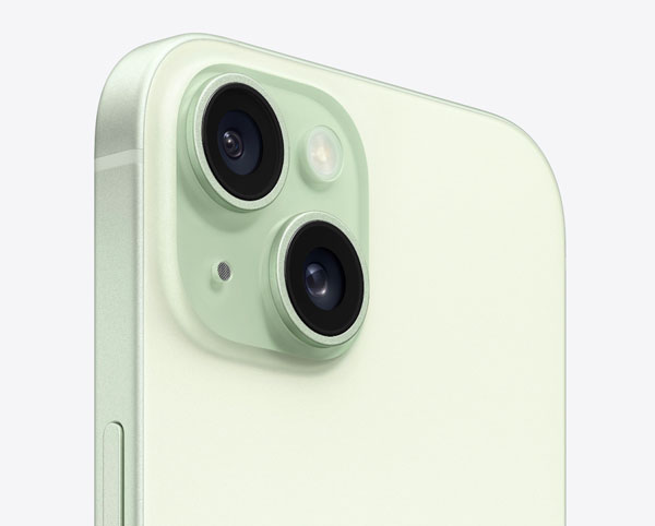 iPhone 15 Plus có độ dày nhỏ hơn so với phiên bản Pro Max bởi cụm camera được thiết kế ít lồi hơn